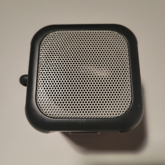 NEW MINI WATERPROOF IP57 OUTDOOR BLUETOOTH SPEAKER SPEAKERPHONE GRAY NIB! - Picture 2 of 8